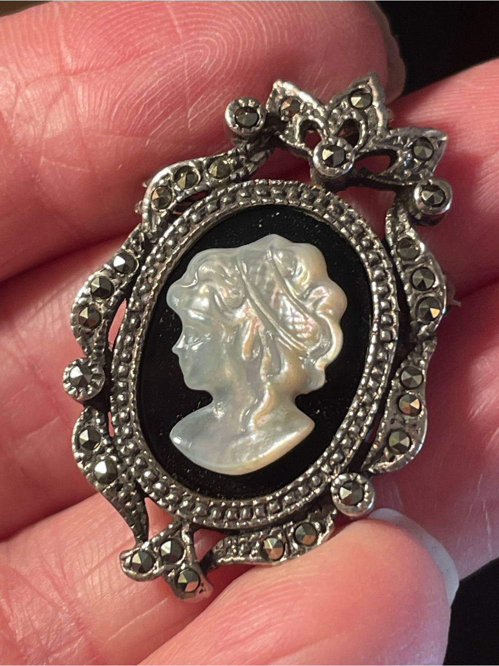 Mother Of Pearl Carved Cameo Onyx Pendant Necklace SU Italy 925 Sterling Silver